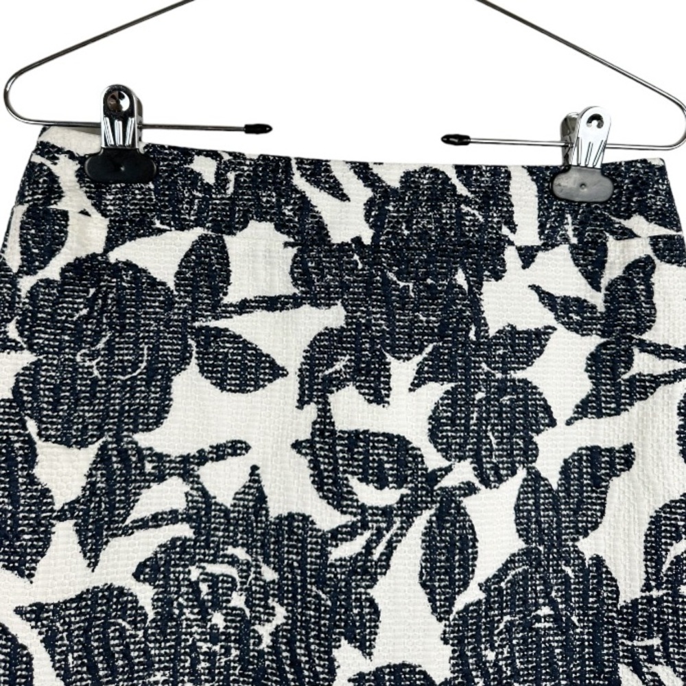 Ann Taylor Petites Navy Blue White Floral Skirt Size 2P 2 Petite - Picture 2 of 7